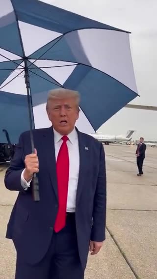 johnny maga @_johnnymaga Umbrella Don descends on Detroit