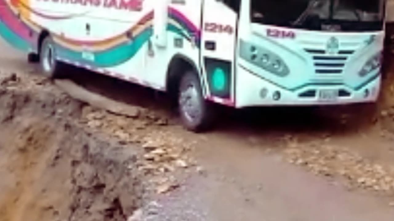 Motorista não pode errar na Estrada Boliviana