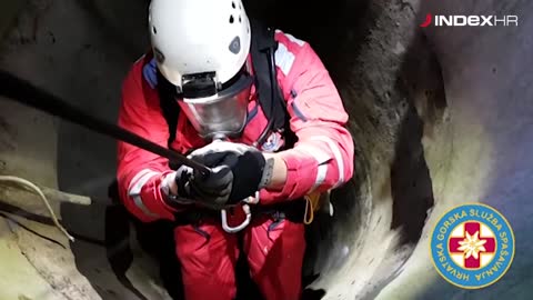 HGSS-ovci spasili psa kojeg je netko bacio u bunar