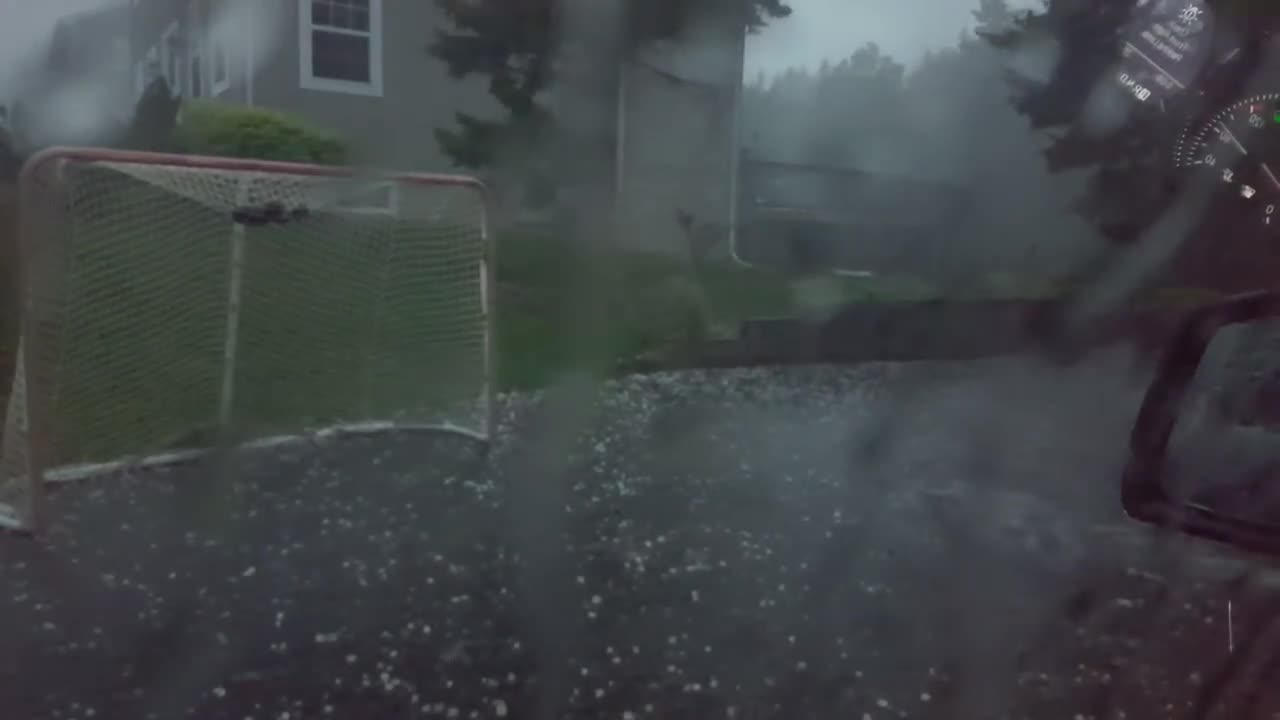 Mercedes owner caught in Hail Storm