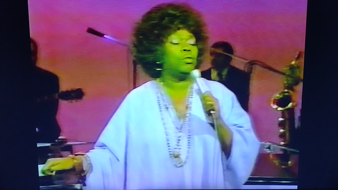 Sara Vaughn 1976 Live Feelings (Mike Douglas Show)