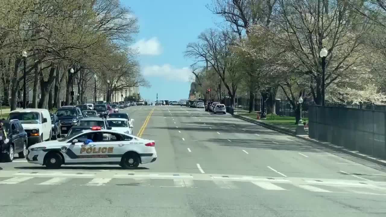 BREAKING - At least 3 shot according to the radio (including US Capitol police officers).