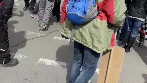 Berlin Brandenburger Tor-Polizei Aktion und Antifa Protest.