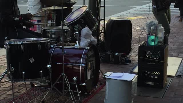 Street musician impresses bystander! Amazing!