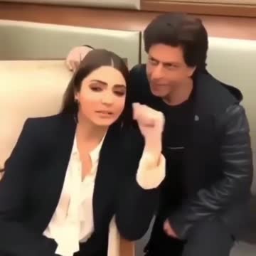 birthday star #AnushkaSharma was shocked #ShahRukhKhan.