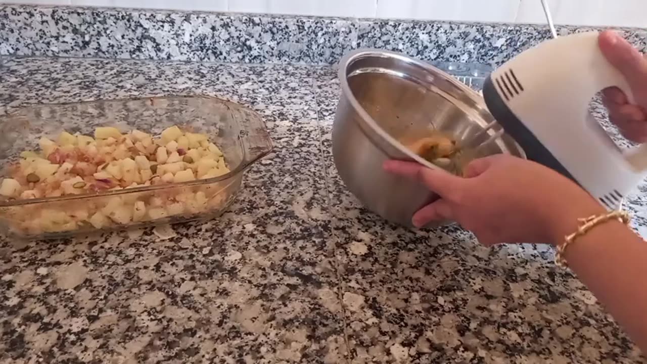 A dish prepared in just minutes: potatoes, onions, eggs, and cheese