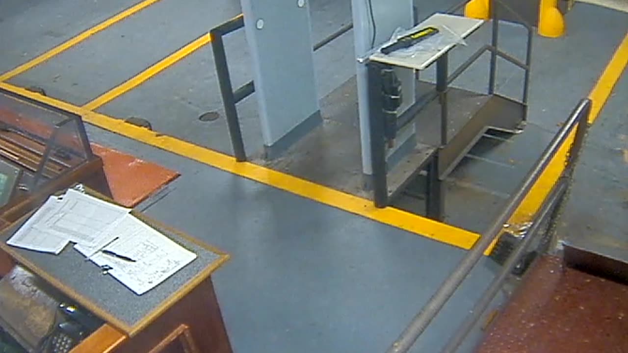 3205LHOBBACStLoadingDock_2021-01-05_17h55min28s267ms.mp4