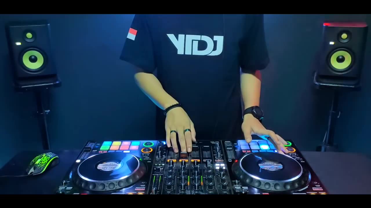 DJ DUGEM REMIX 2023 !! LAGU YANG BIKIN ENJOY !! DJ FUNKOT TERBARU