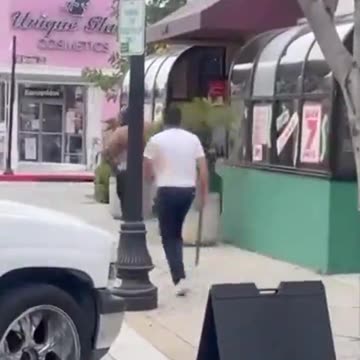 Jewelry store employees fight back