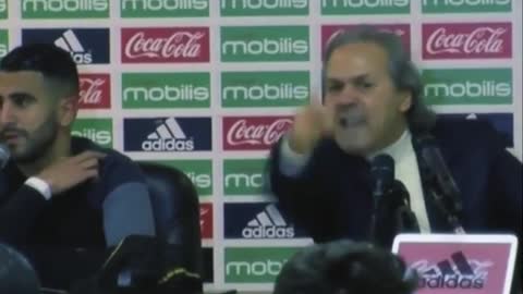 Rabah Madjer rastet aus Bei einer Frage verliert Algeriens Nationaltrainer die Fassung