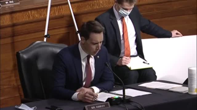 Republican Senator GRILLS Zuckerberg on Facebook, Google, and Twitter collaboratio