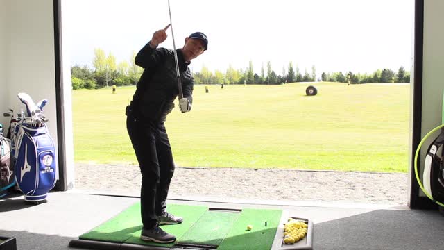 Golf - "THE SECRETS" to Hitting Your IRONS More Consistently