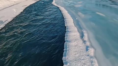 I absolutely love these leading lines!! 💙❄️ . This is where it’s at on an early alaska morning