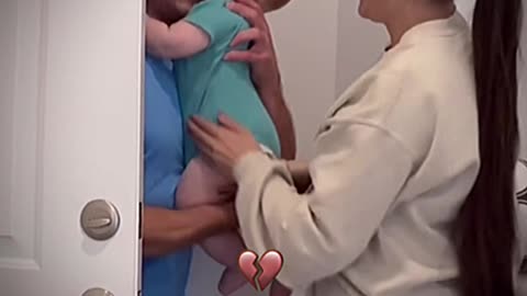 Baby closes the door so dad doesn't leave ❤️👍