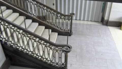 7208USCH01PlazaStair37toRotunda_2021-01-06_23h01min18s417ms.mp4