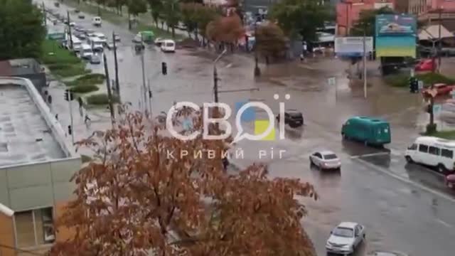 Krivoy Rog floods after Russian strikes