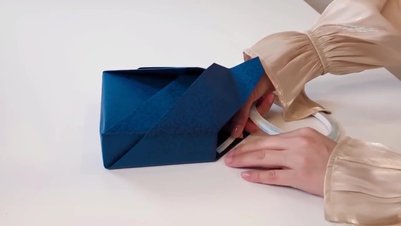 Step 6: The handmade gift guarantee process is simple and detailed.