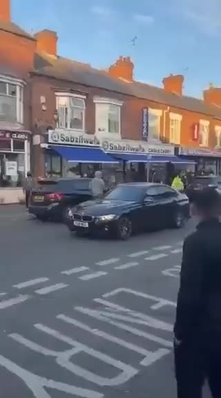 Muslims and Hindus fighting in Leicester