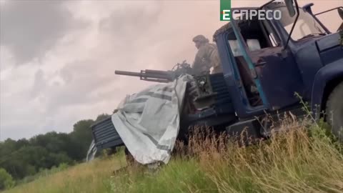 Ukrainian soldiers are firing at the positions of the Rashists