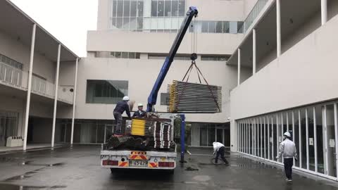 Arrange the scaffolding onto the truck