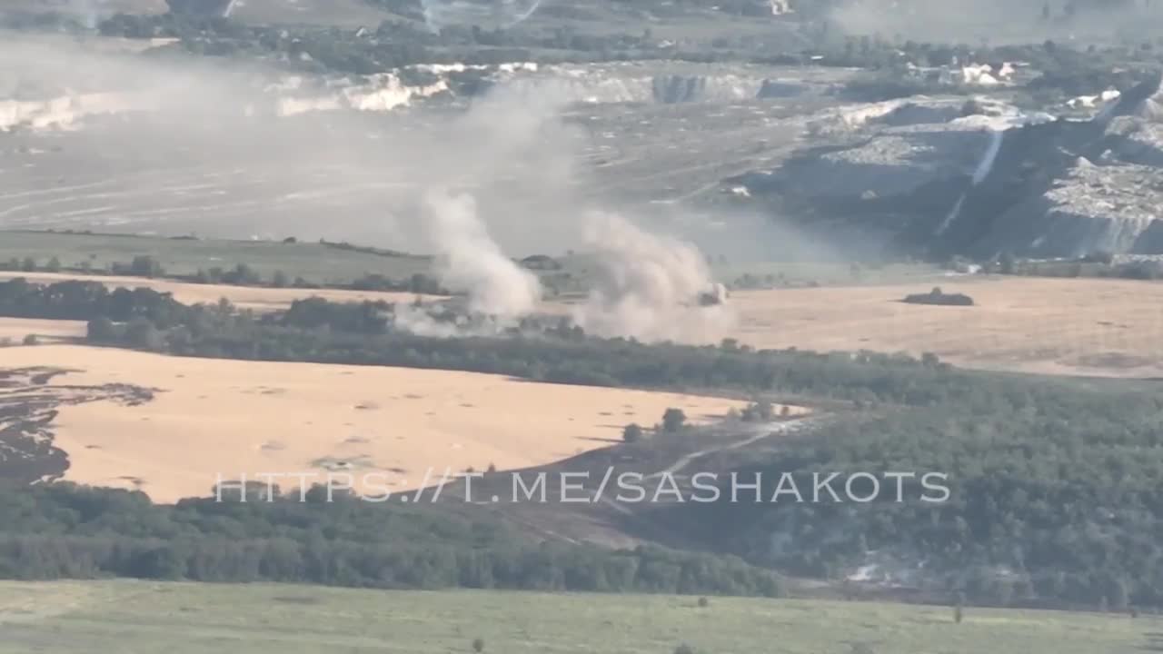 💢 Russian artillery literally strikes on Ukrainian positions in the forests near Seversk