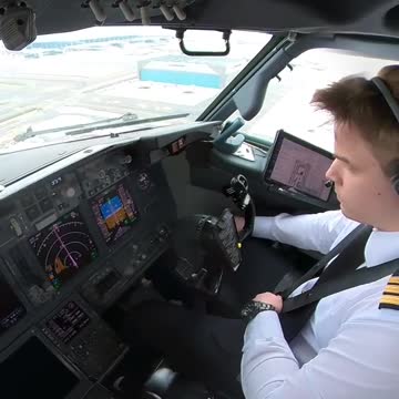 Best cockpit landing video #Shorts