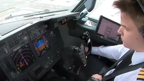 Best cockpit landing video #Shorts