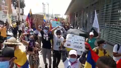 Marcha avanza por la avenida Pedro de Heredia.