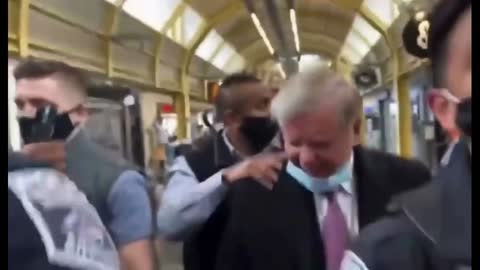 TRAITOR Lindsey Graham CHASED OUT OF AIRPORT IN DC