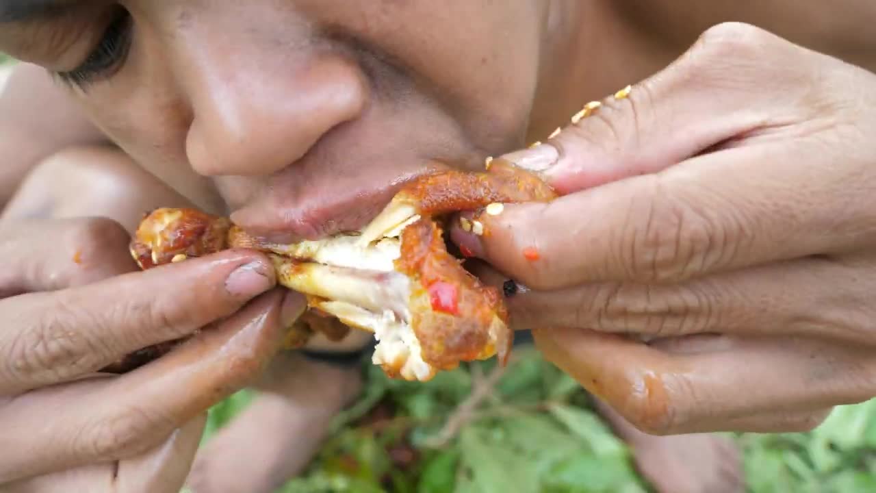 Cooking chicken wing, eating in jungle | Primitive technology-1