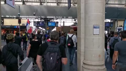 France protestors in the train station