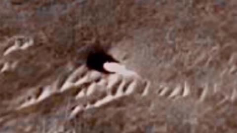 Immagine NASA di Marte con tre immense torri