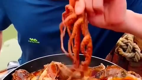 Chinese_fisherman_cooking_and_Eating_fresh_seafood...(720p)