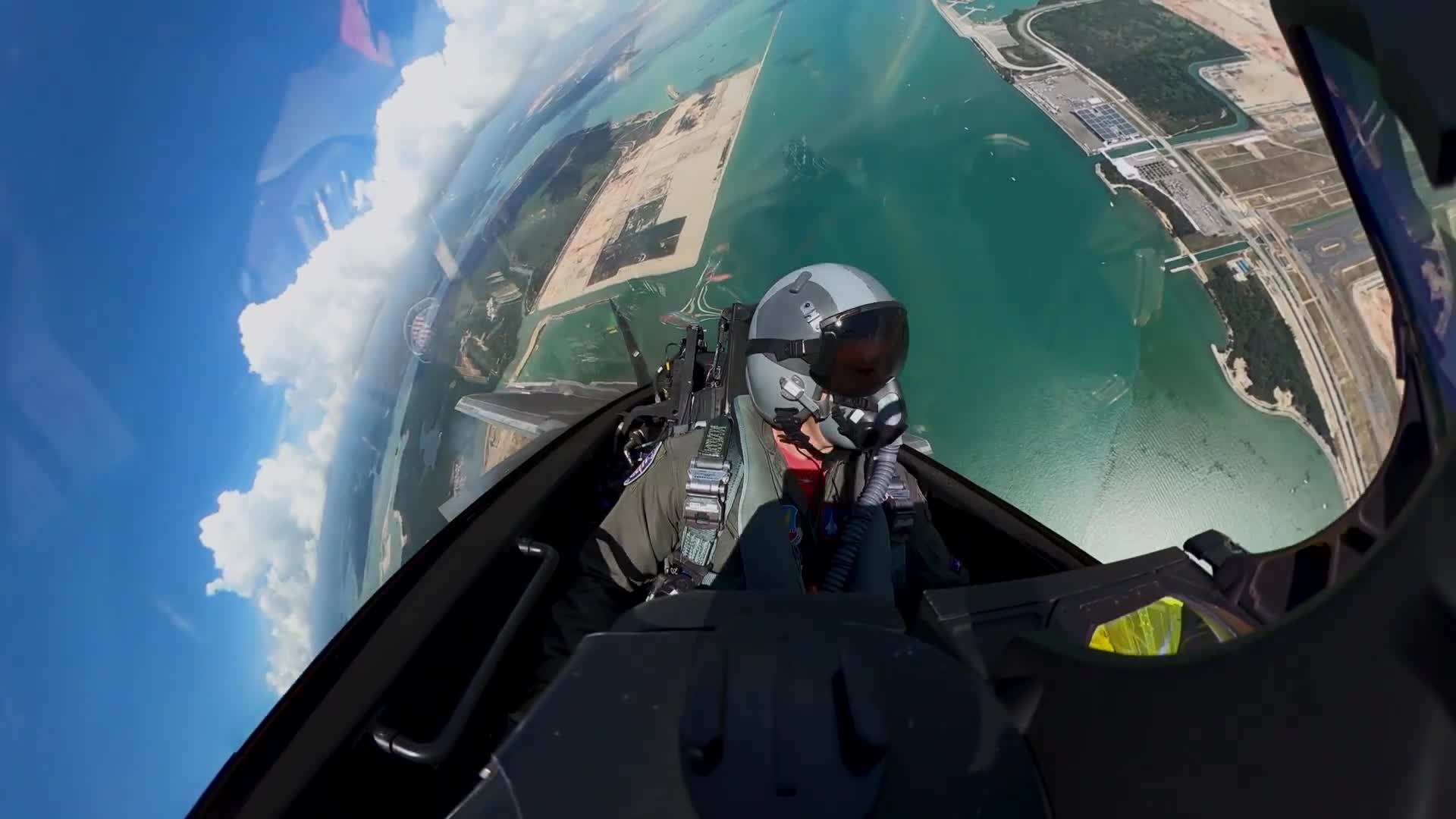 F-22 Shows What Thust Vectoring and Massive Thrust Can Do for Aerobatics