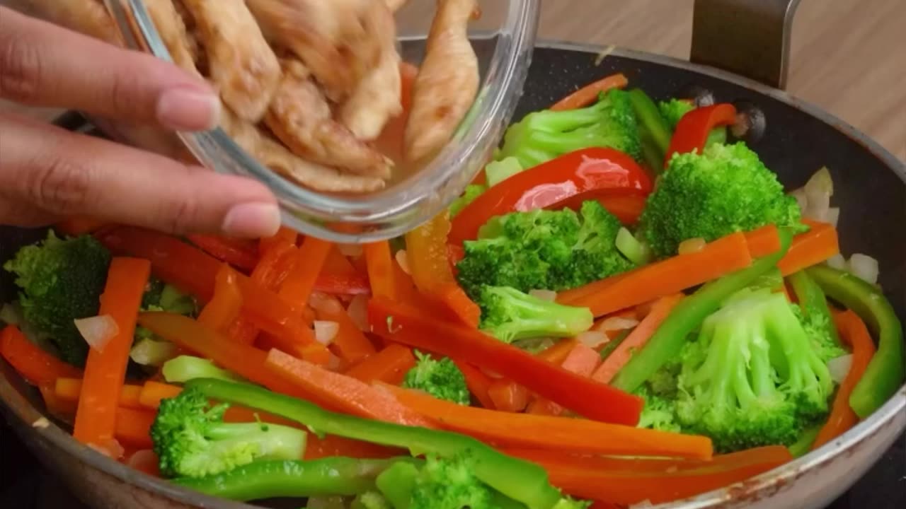 Chicken feed with vegetables