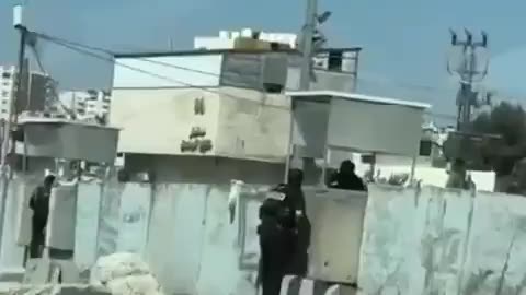 2 Israeli soldiers injured at Qalandiya checkpoint, north of occupied West Bank