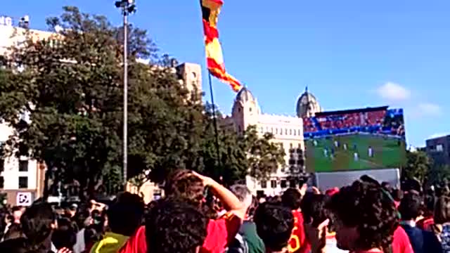 Eurocopa 2016| Los catalanes apoyan la Selección frente a Italia en Barcelona (1)