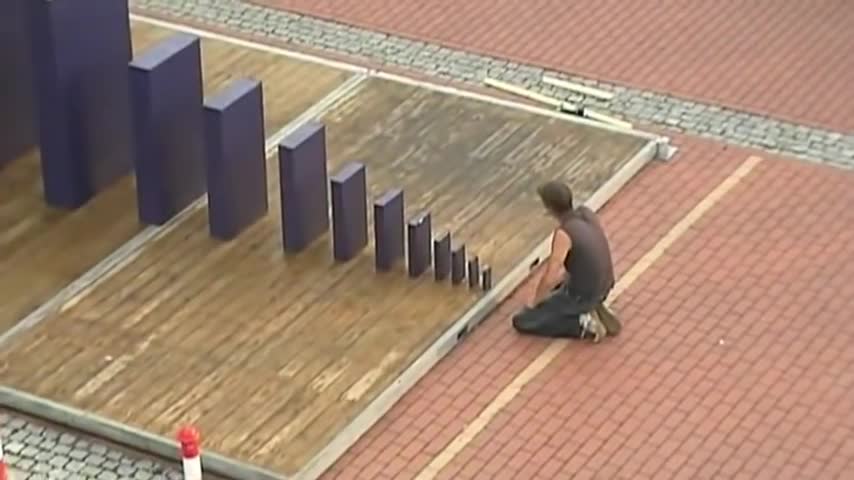 domino the block falling