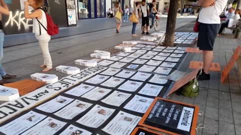 Les MAsques Blancs Lyon Sitting Mort apres injec COvid -Place de la Rep - le 13 juillet