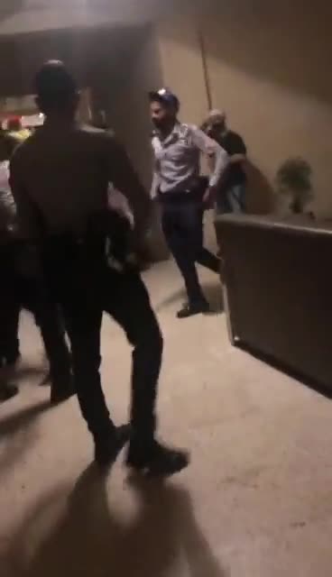 PNR GOLPEANDO ESTUDIANTES EXTRANJEROS