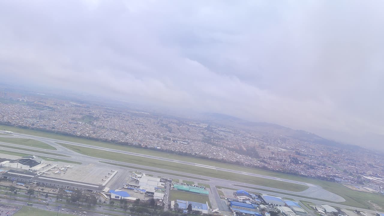 Latam Airlines takeoff from Bogotá 2023-11-04