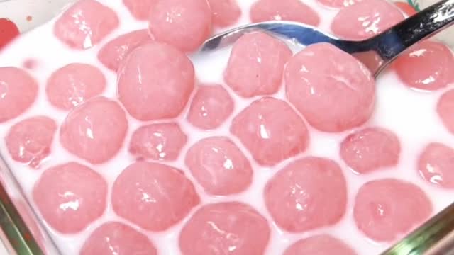 Did you learn to make a big strawberry? QQ is delicious to lick the plate
