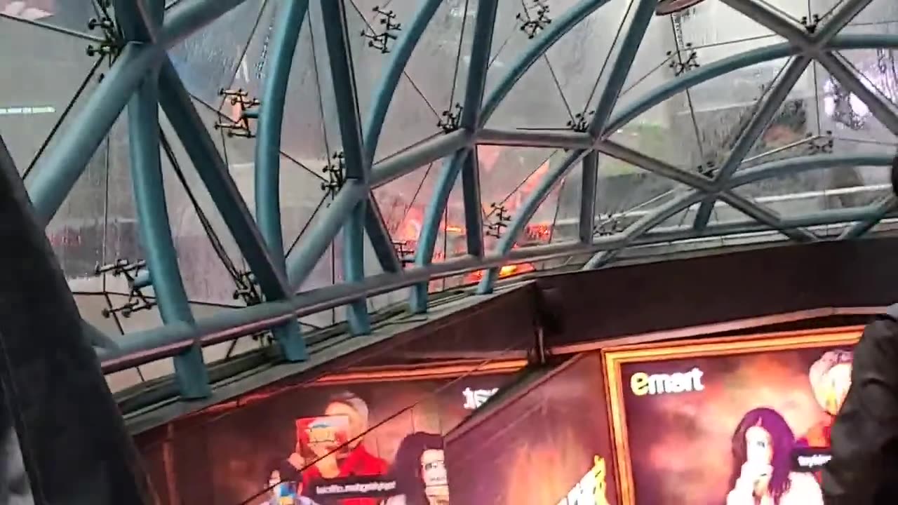 20210329_V3_S02(RPJSqiHpnJM)옷이 다 젖어서 말리고 지하철을_ 또 깃대는_ 강남역에서