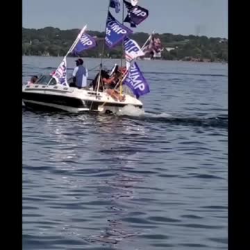 Trump boat parade Minnewaska