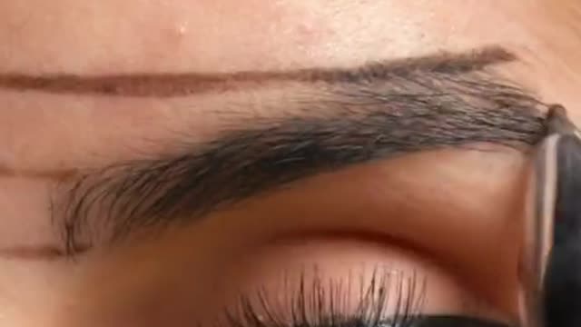 Eyebrows a little uneven? Try this hack to get the perfect arch !