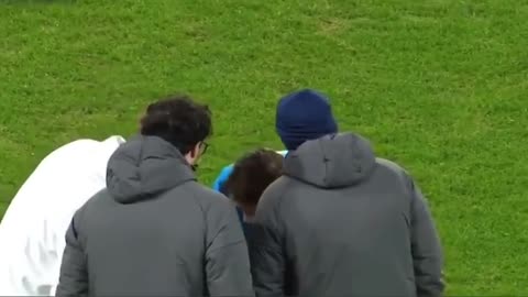 Napoli midfielder Piotr Zielinski (27) was taken off after 19