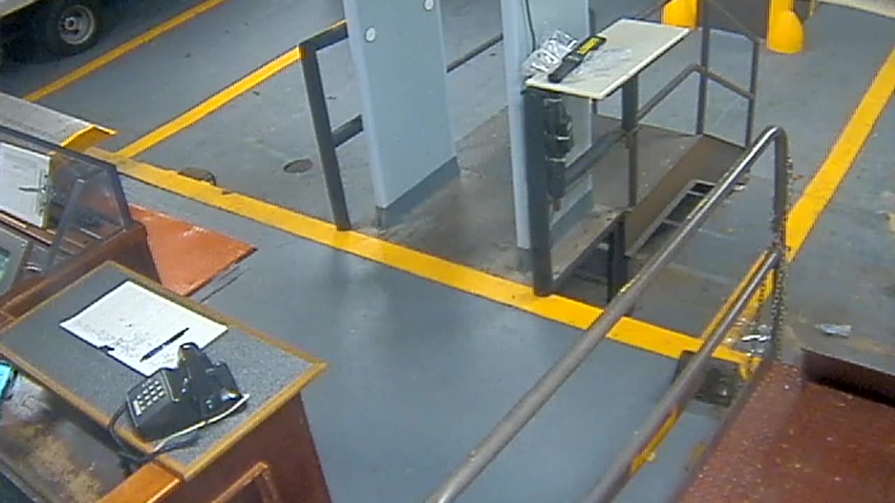 3205LHOBBACStLoadingDock_2021-01-06_16h59min50s920ms.mp4