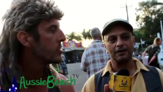 🇦🇺 Aussie Comedians 🤣 Akmal Saleh 🥸 & Robbo Da Yobbo 🤠 meet at Nimbin Mardi Grass 🌱🔥