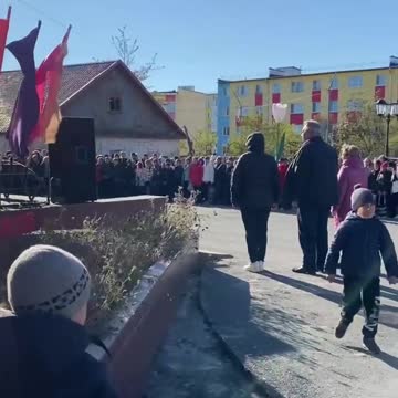 In Siberia,i primi uomini mobilitati hanno salutato con l'inno della Federazione Russa.La misura viene attuata per controllare i territori già liberati durante l'operazione militare.Nella mobilitazione parziale saranno reclutati 300.000 riservi