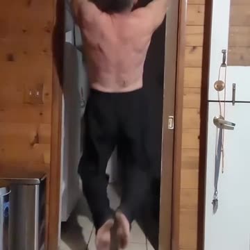 65 yr old PULL_UPS 7-N-10r🎥 TUES NOV 7TH Hit 71 bodyweight PULL-UPS TODAY. BACK IS LOOKING SWEET